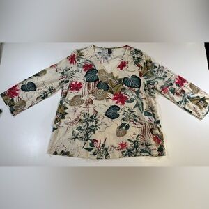 Elegant Green and Cream Fitted Blouse
